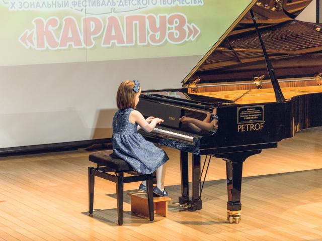 «Карапуз» — большой фестиваль для маленьких творцов в Детской школе искусств «Камертон»