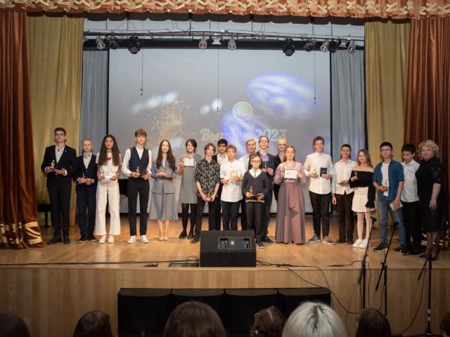 Выпускники
