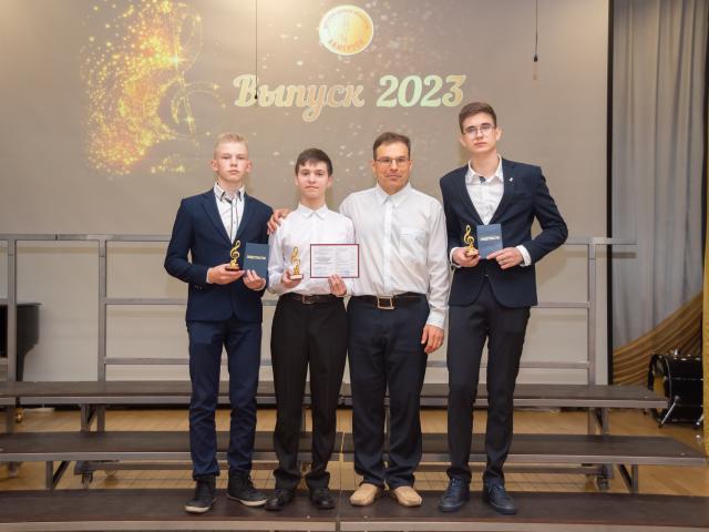 Выпускники